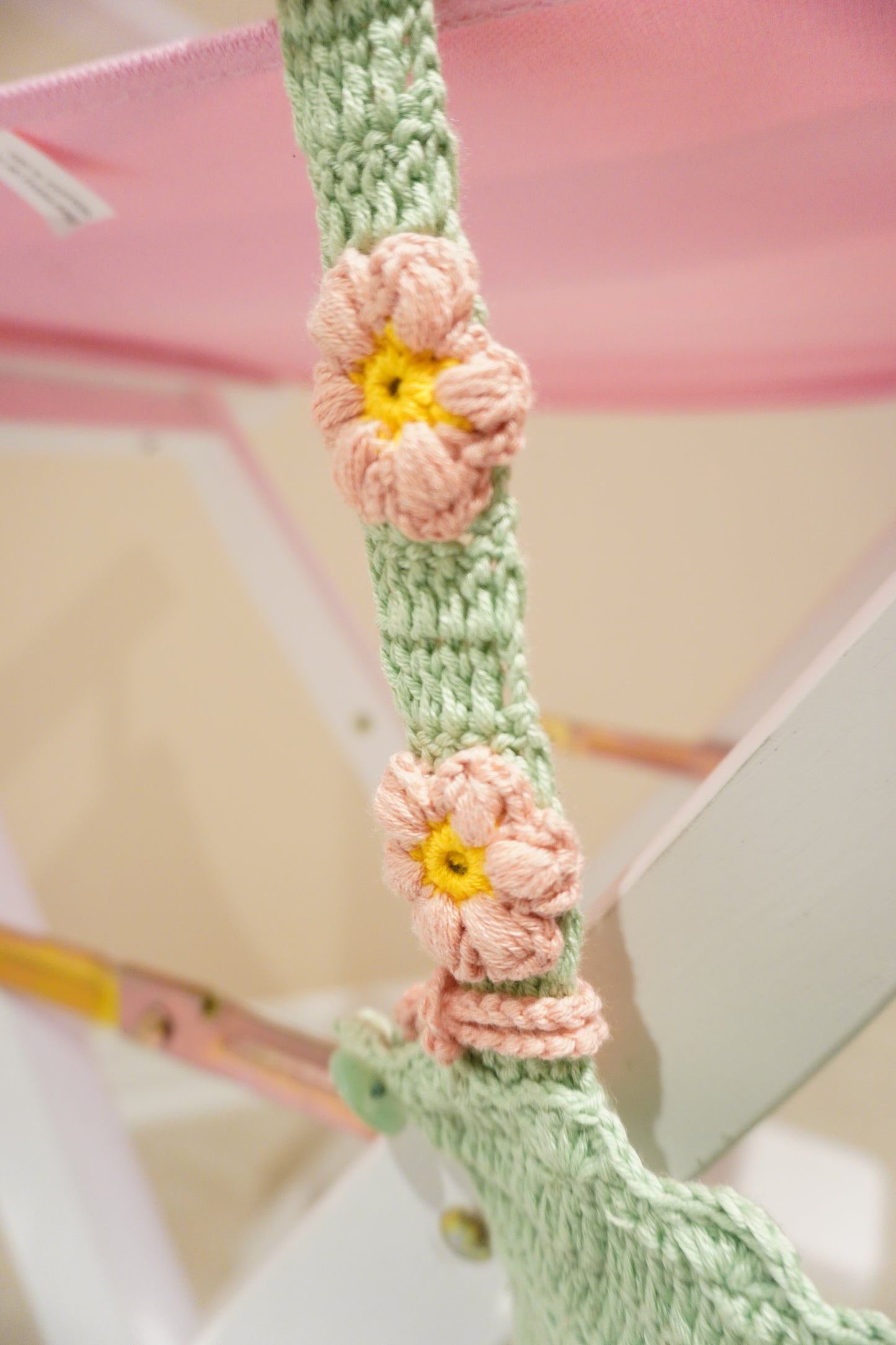 Handmade Crochet Stanley Bottle Cover – Bright Green with Pink Flowers & Pocket | Alize Cotton | Fits 30oz