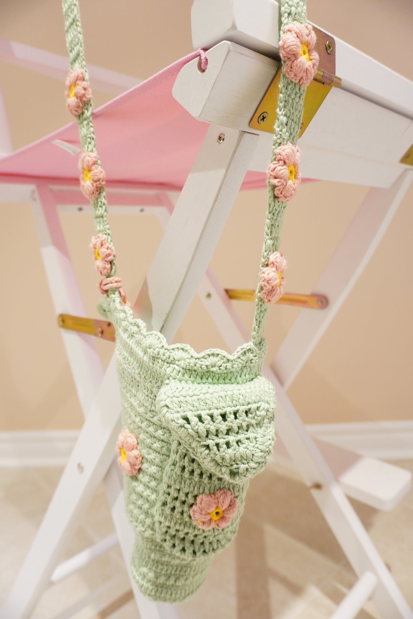 Handmade Crochet Stanley Bottle Cover – Bright Green with Pink Flowers & Pocket | Alize Cotton | Fits 30oz