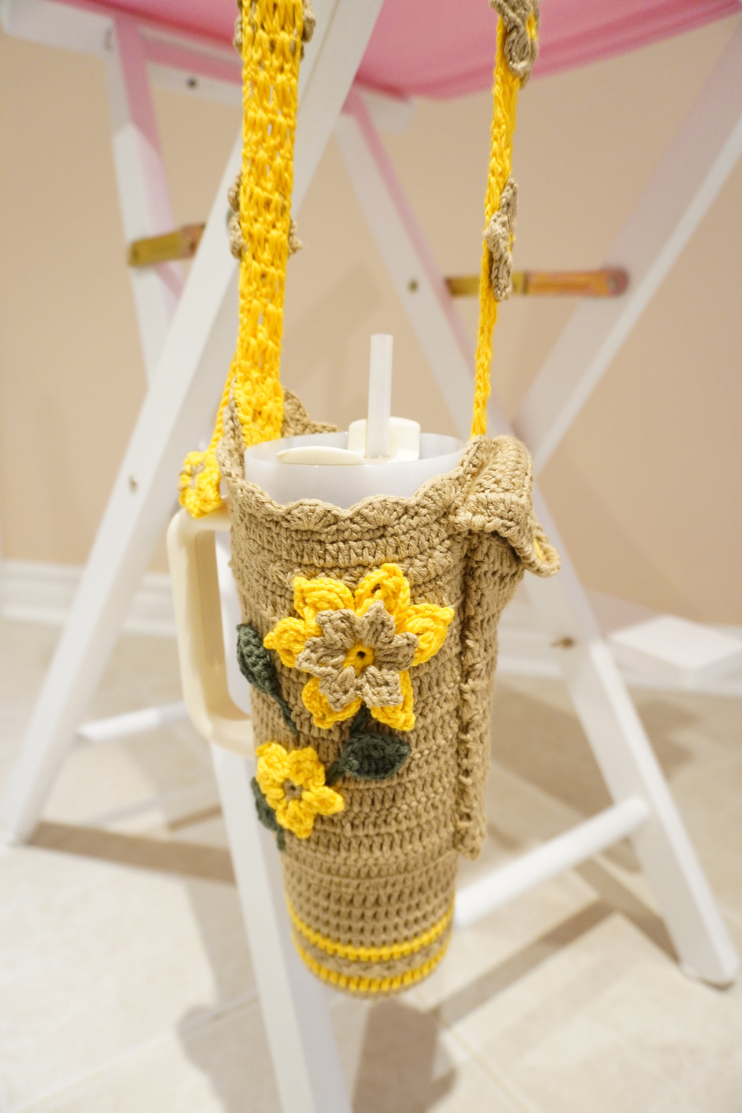 Handmade Crochet Stanley Bottle Cover – Beige with Yellow Flowers, Pocket & Carry Strap | Fits 30oz