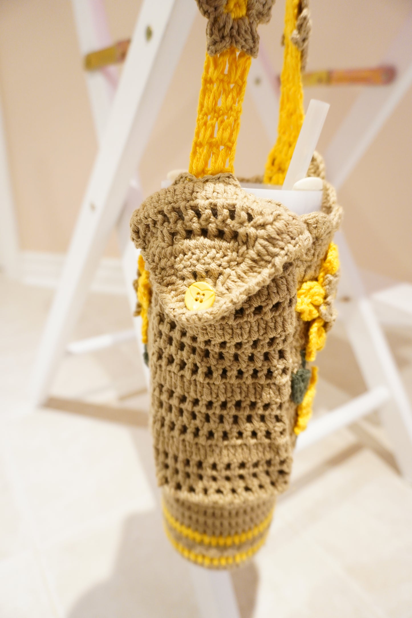 Handmade Crochet Stanley Bottle Cover – Beige with Yellow Flowers, Pocket & Carry Strap | Fits 30oz