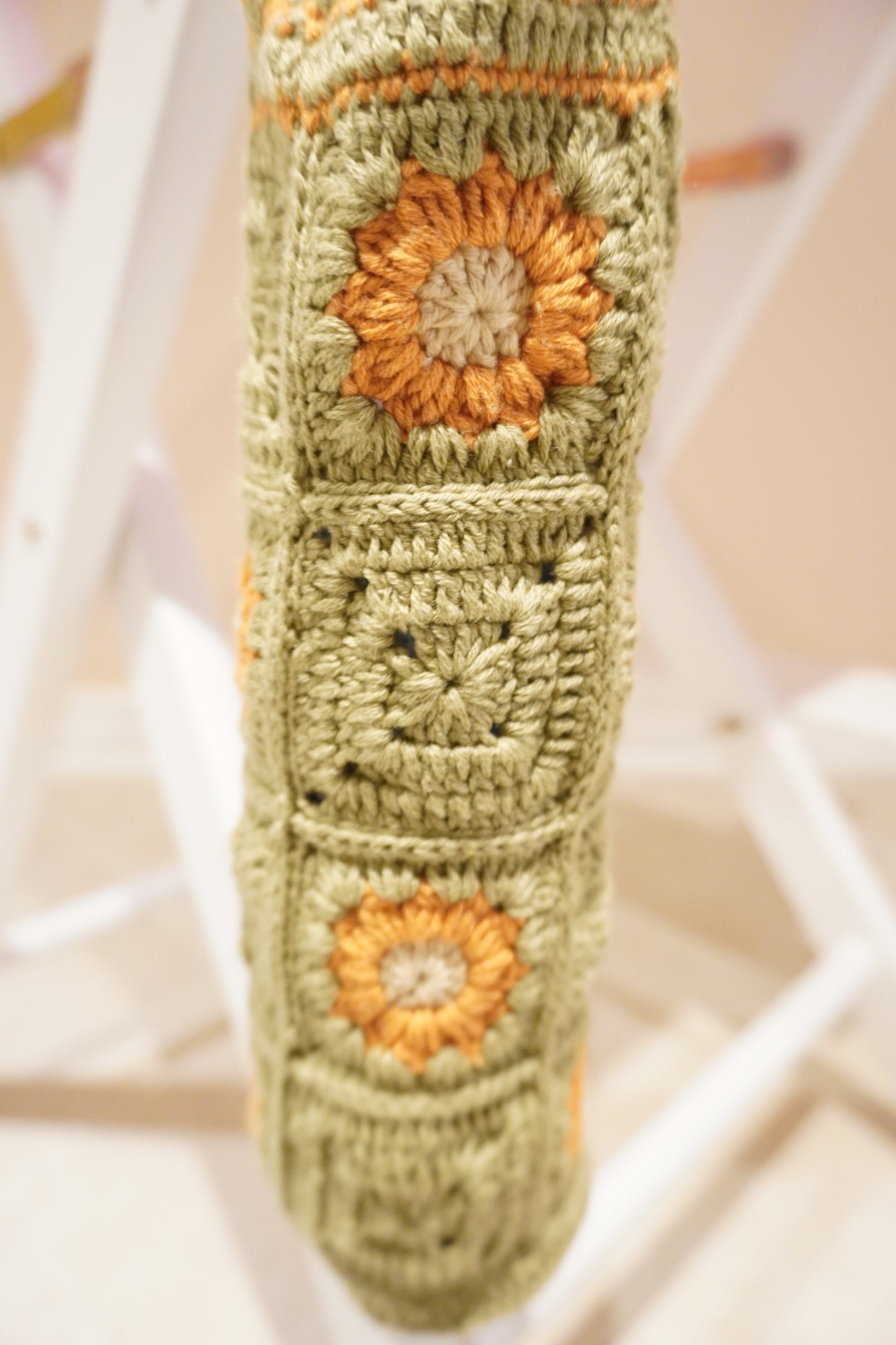 Handmade Olive Crochet Bottle Holder – Floral Design, Alize Cotton, Adjustable Strap