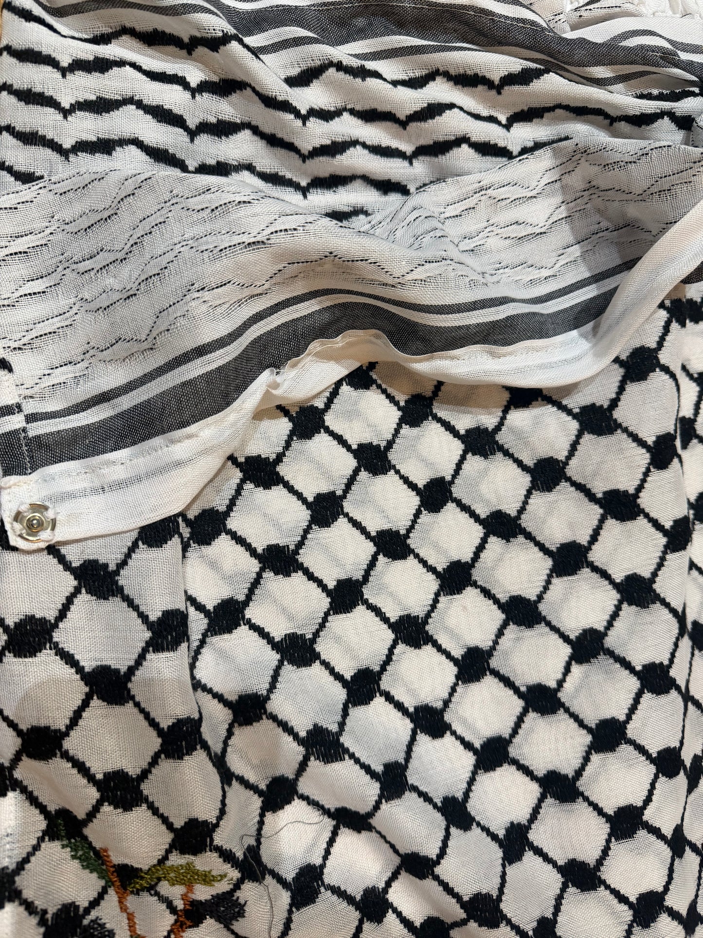 تنورة لف من الكوفية الفلسطينية | تطريز الزيتون اليدوي