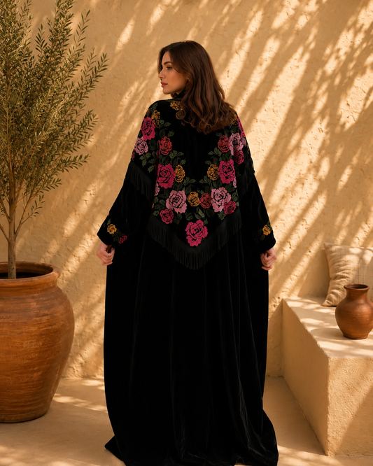 Luxurious Black Bisht with Delicate Handmade Embroidery – Enchanting Velvet of the Three Stars (Mokhmal El-Talat Nujum)
