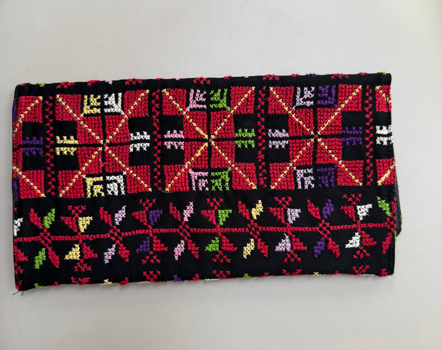 Majesty Black Clutch – Handmade Red Belt Palestinian Tatreez