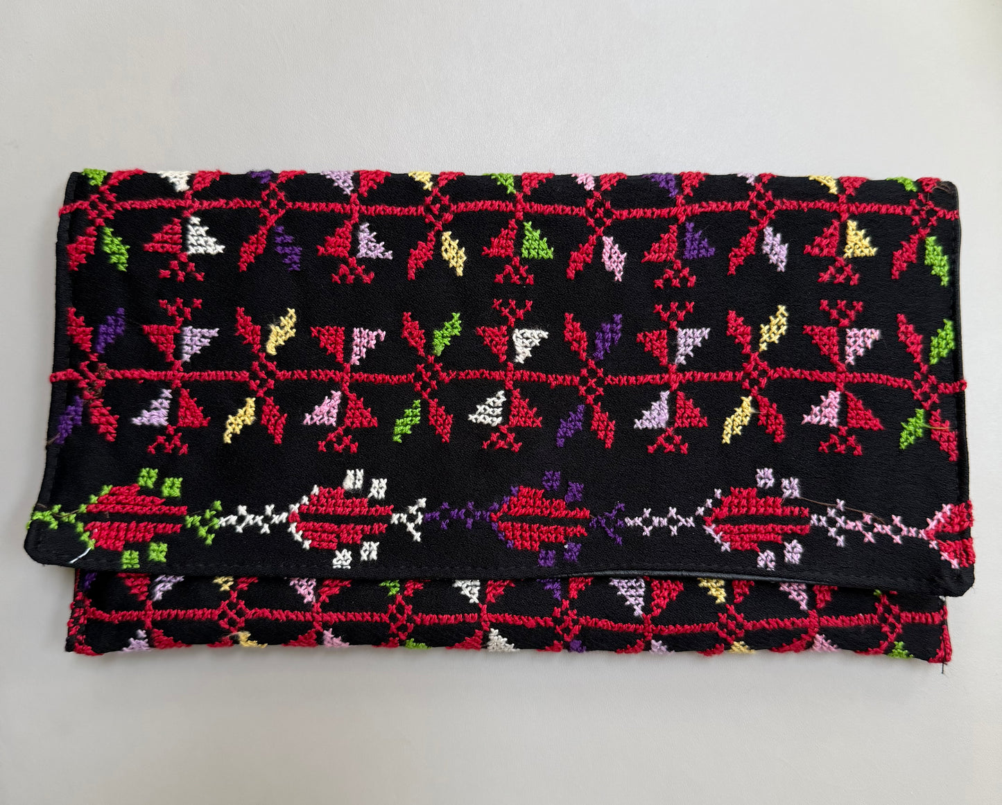 Majesty Black Clutch – Handmade Red Belt Palestinian Tatreez