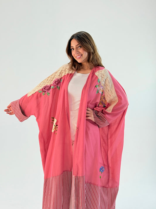 Handmade Pink/Grey Tatreez Bisht – Elegant Embroidery & Lace | Tatreez Banatna