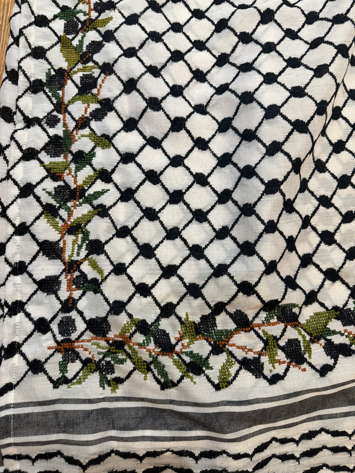 تنورة لف من الكوفية الفلسطينية | تطريز الزيتون اليدوي