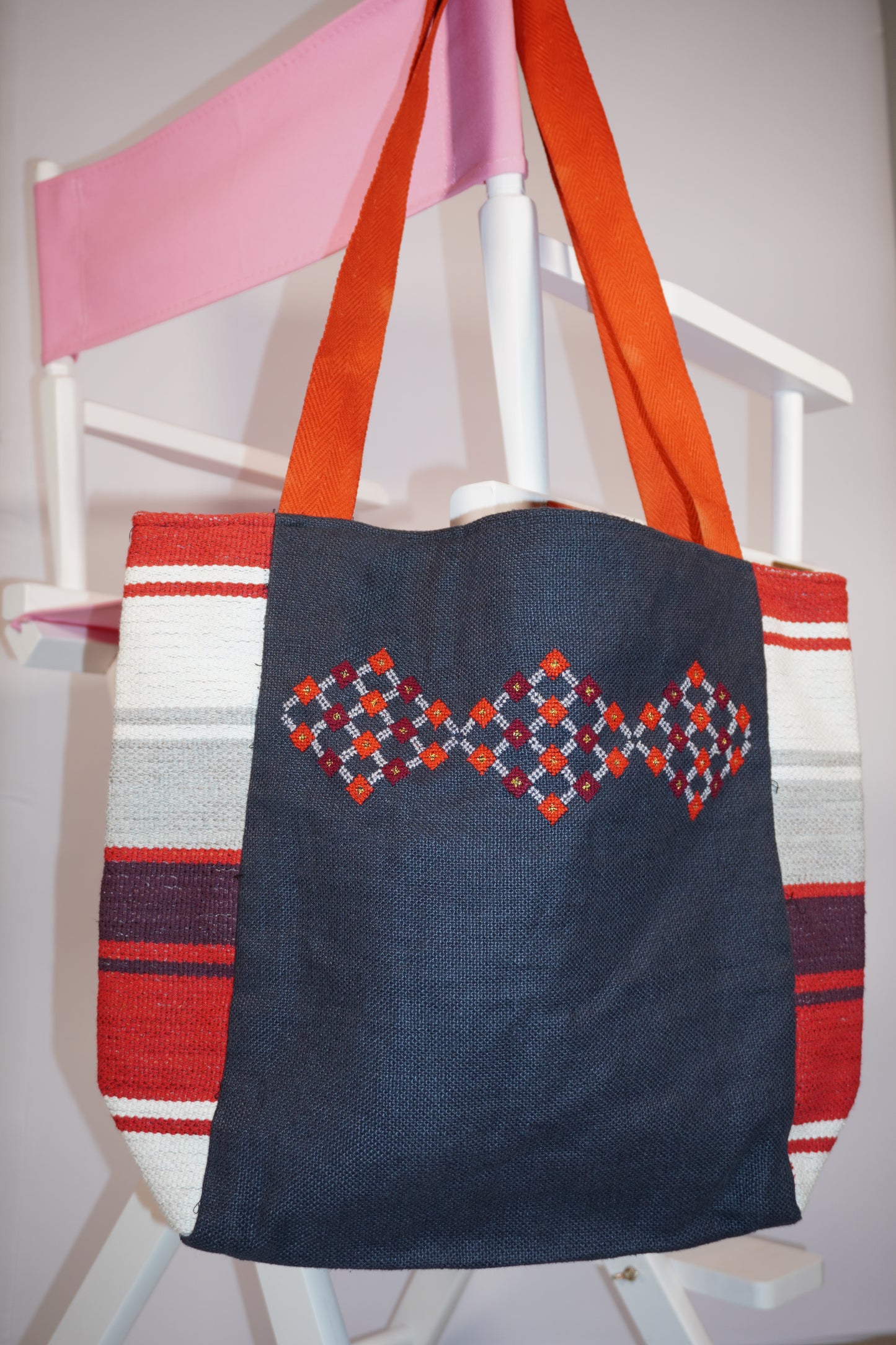 Hand-Embroidered Linen Tote Bag with Tatreez | Tatreez Banatna