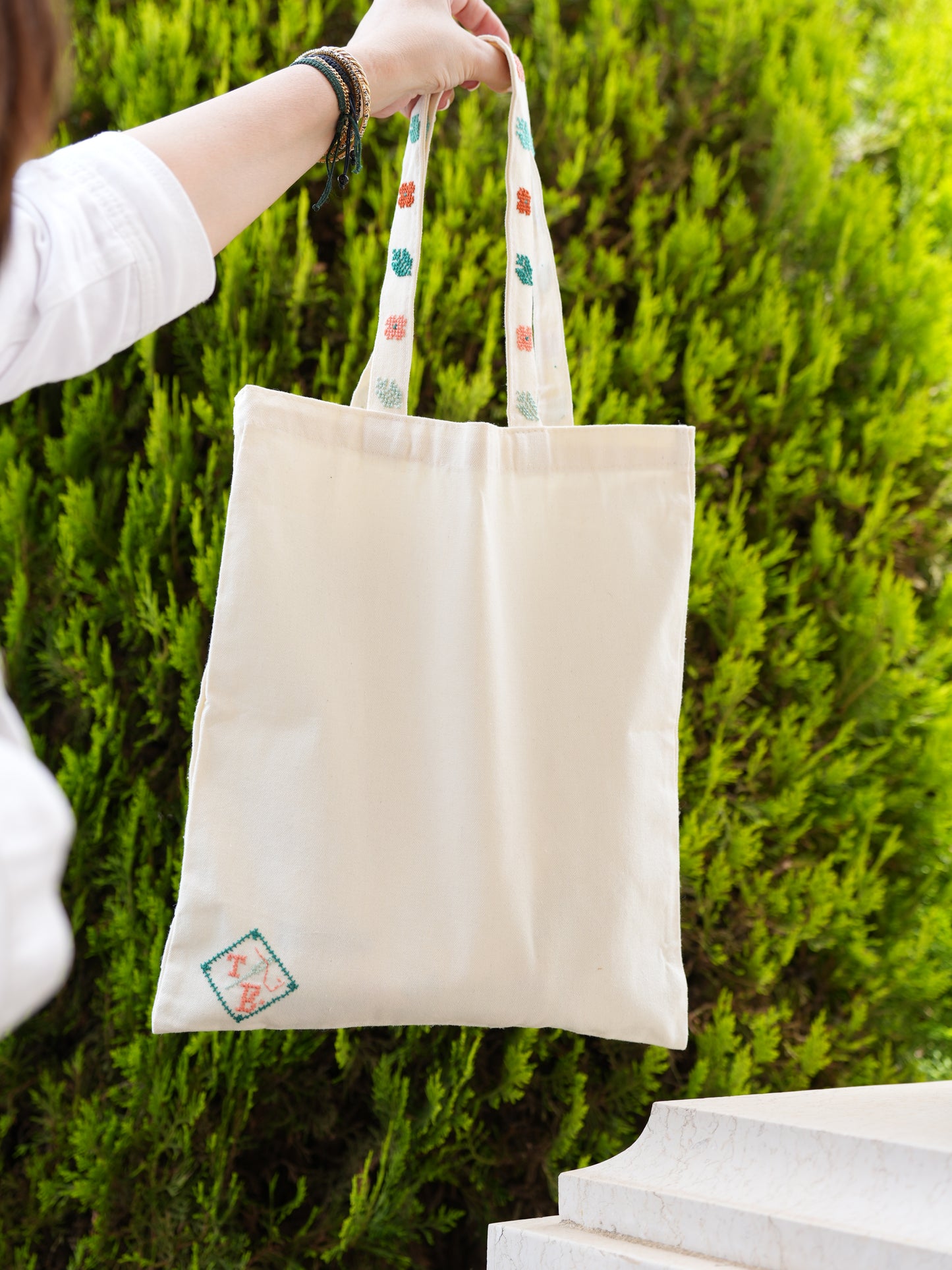 Linen Tote Bag with Tatreez Embroidery | Tatreez Banatna