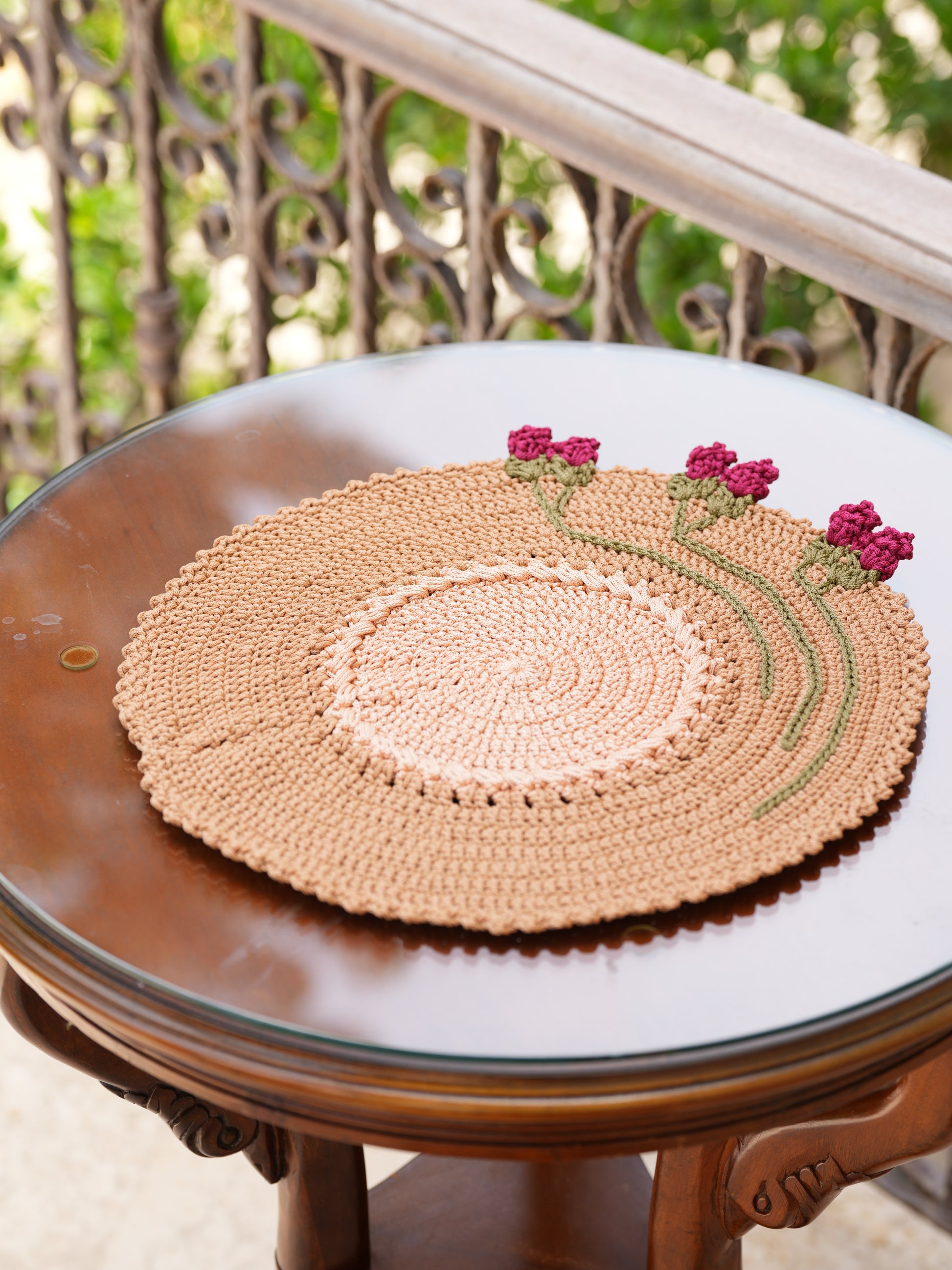 Handmade crochet round placemats with floral edge detail, crafted by Palestinian and Jordanian women artisans, eco-friendly table decor.