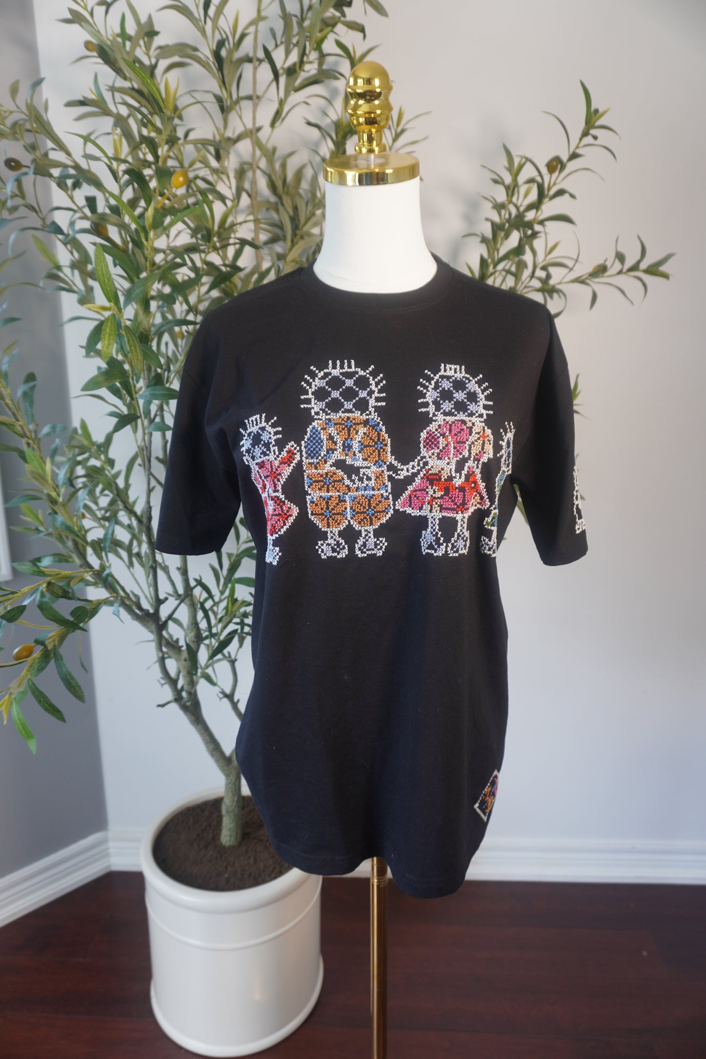 Handhala Family Cotton T-Shirt - Cultural Elegance in Modern Style