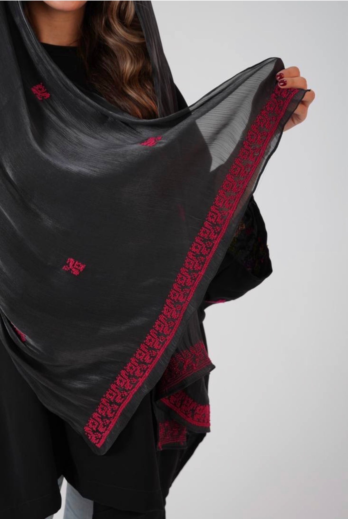 Crystal Shawl – Hand-Embroidered Chiffon and Korean Silk – photo 5 | Tatreez Banatna