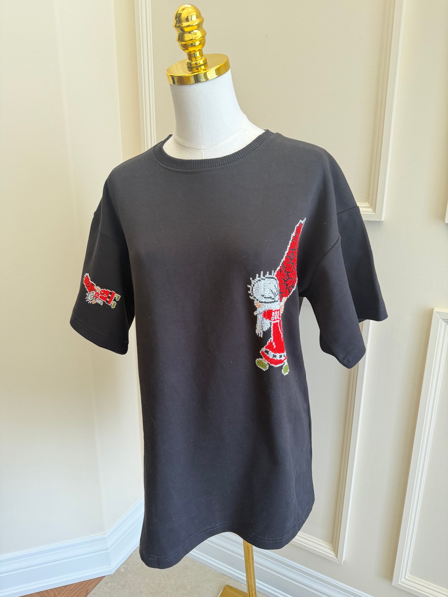 Handhala Mom T-Shirt | Oversized Black Tee with Palestinian Map Embroidery (Copy)