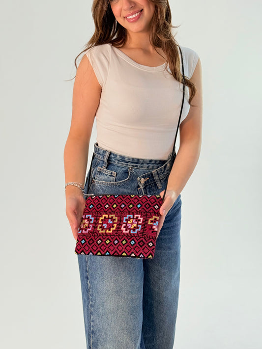 Colorful embroidered messenger bag with Palestinian embroidery, measuring 19 cm in length and 23.5 cm in width, featuring a zipper and long handle, perfect for daily use.
