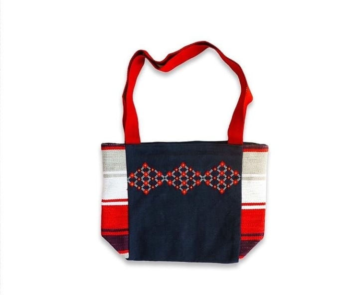 Hand-Embroidered Linen Tote Bag with Tatreez | Tatreez Banatna