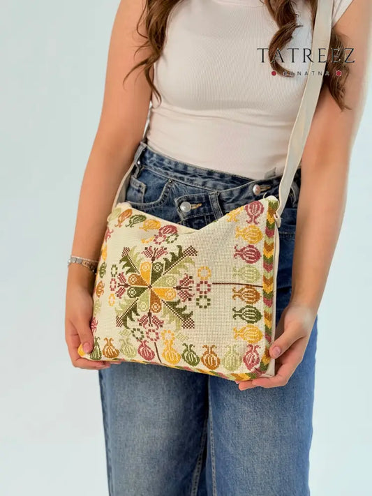 Chic Off-White Messenger Bag – A Trendy Touch of Tradition Accessories