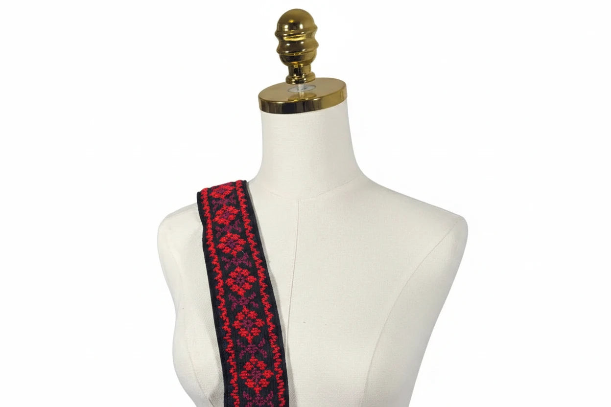 Floral strap for bags or cameras, 6 cm width and 112 cm length, featuring beautiful floral patterns. A versatile and stylish accessory for enhancing any bag or camera.