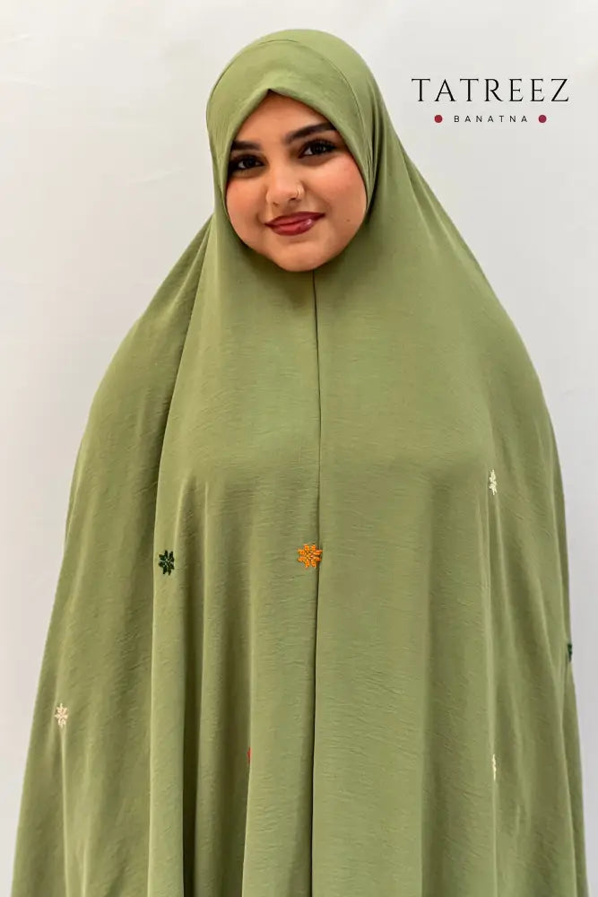 Handmade Green Prayer Robe from Ramallah – Exquisite Embroidery by Local Artisans Cotton Clothing & Wearables