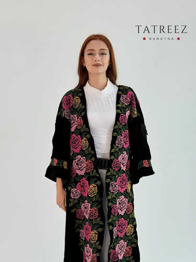 Luxurious Black Bisht with Delicate Handmade Embroidery – Enchanting Velvet of the Three Stars (Mokhmal El-Talat Nujum)