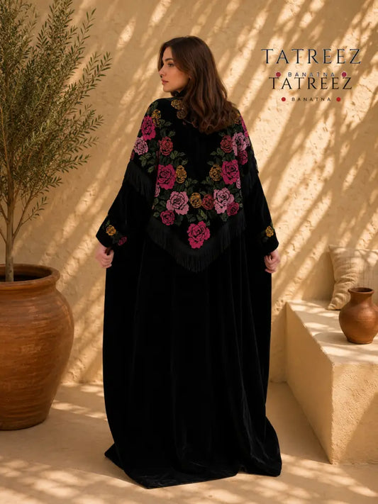 Luxurious Black Bisht with Delicate Handmade Embroidery – Enchanting Velvet of the Three Stars (Mokhmal El-Talat Nujum)