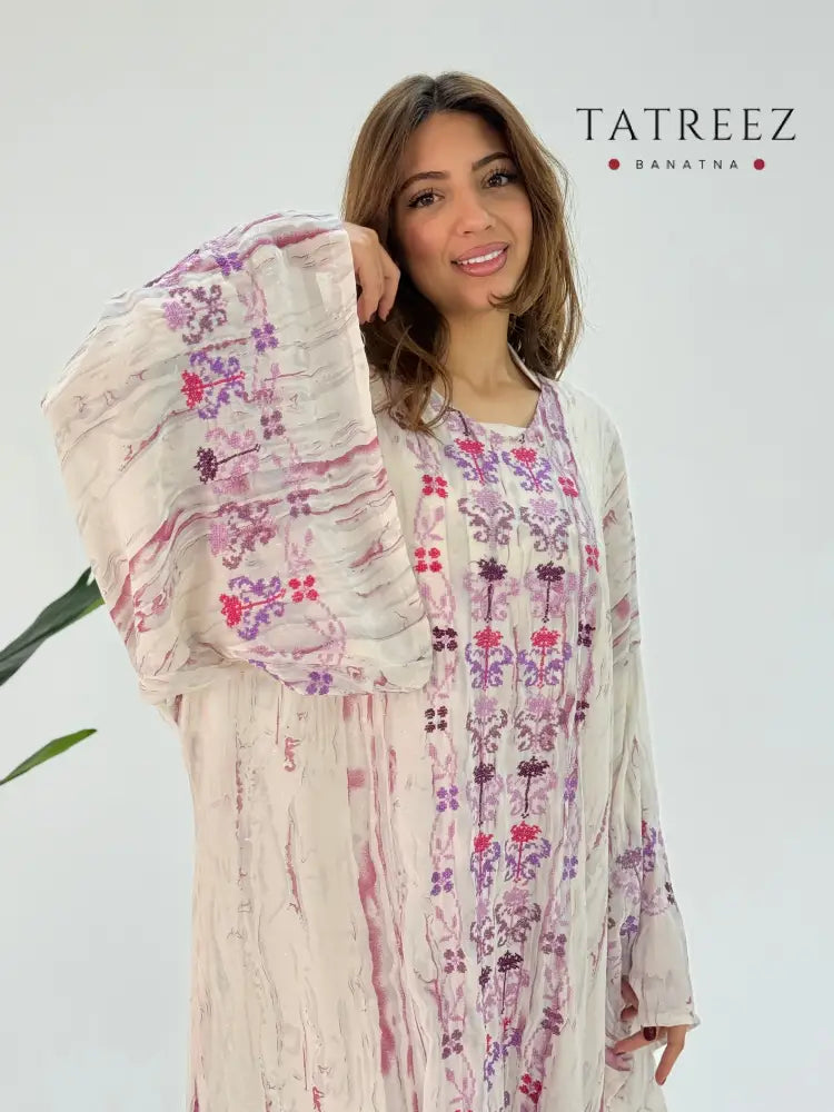 Muna - Desire Abaya: Handmade Light Lilac Crepe Chiffon with Delicate Embroidery – A Modern Blend of Elegance and