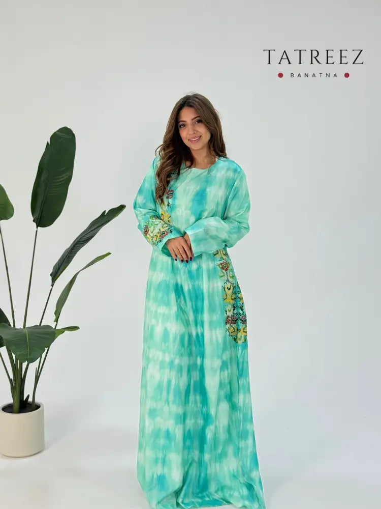 Zaina Abaya: Handmade Light Green Silk Fabric with Exquisite Flower Embroidery – A Unique Blend of Modern and